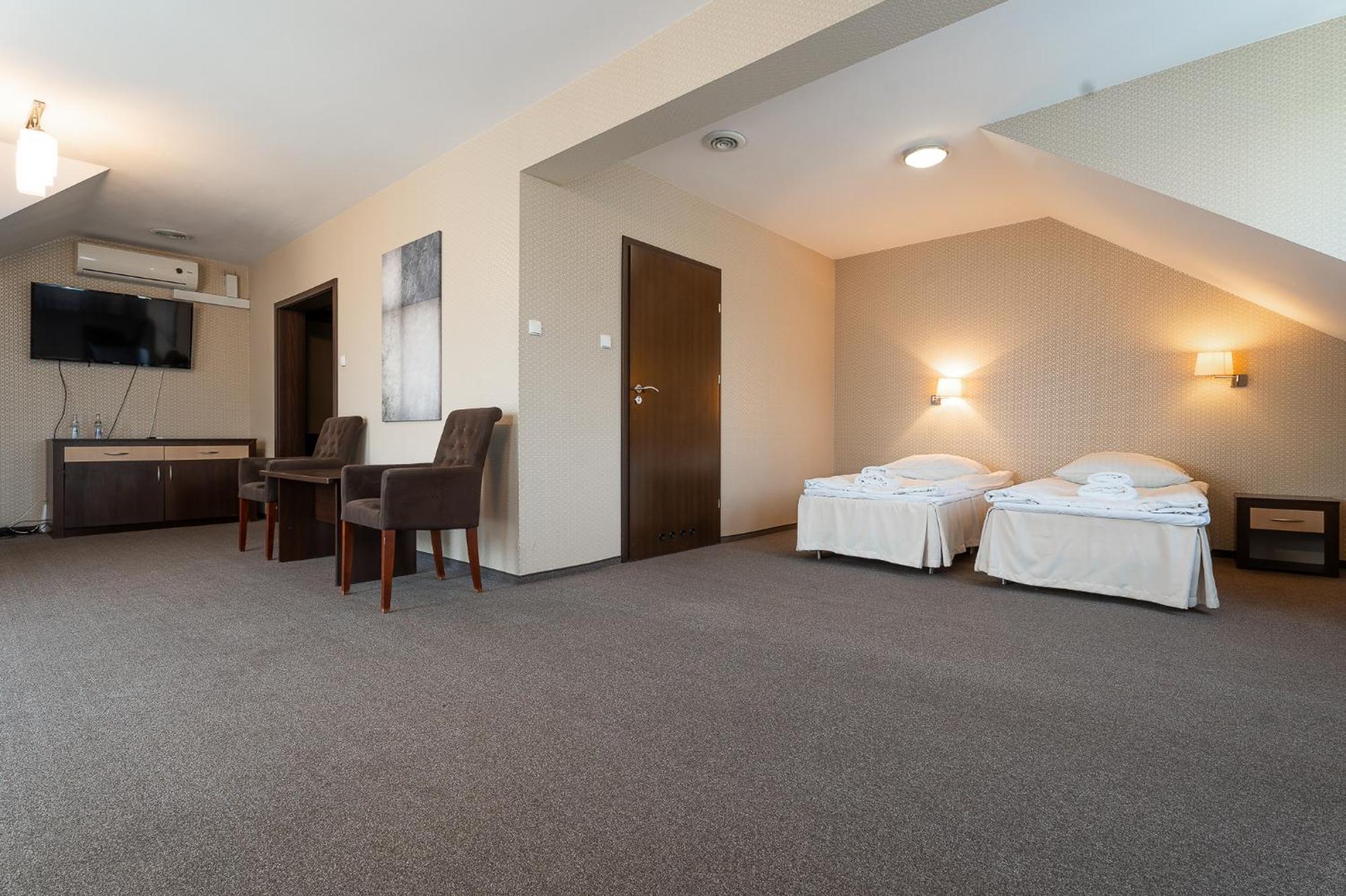 Hotel Cztery Pory Roku Głogów Małopolski Kültér fotó