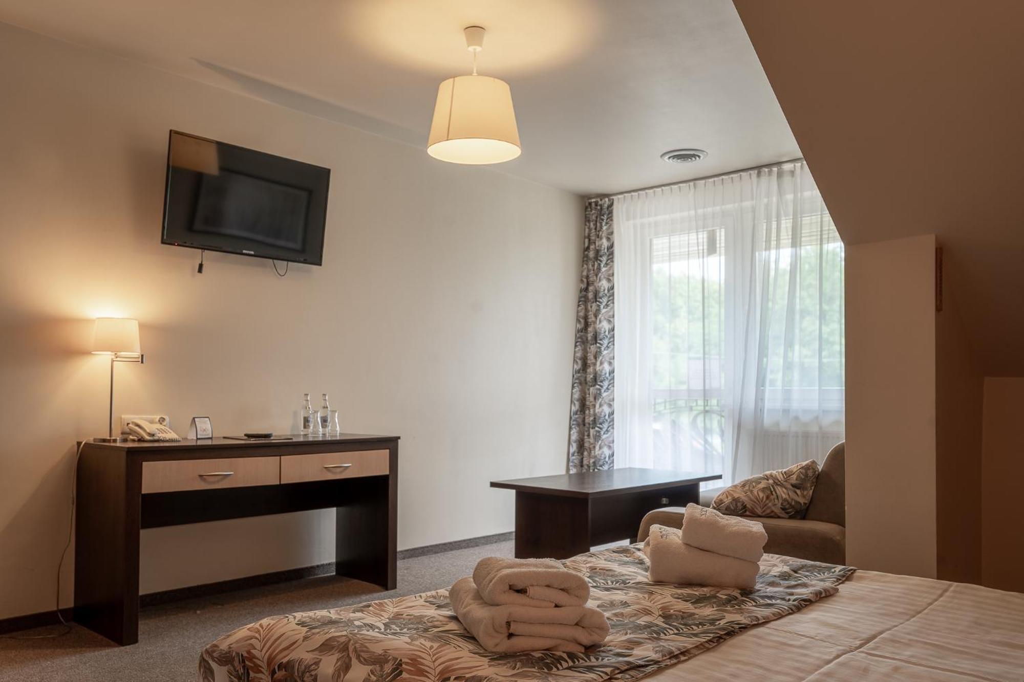 Hotel Cztery Pory Roku Głogów Małopolski Kültér fotó