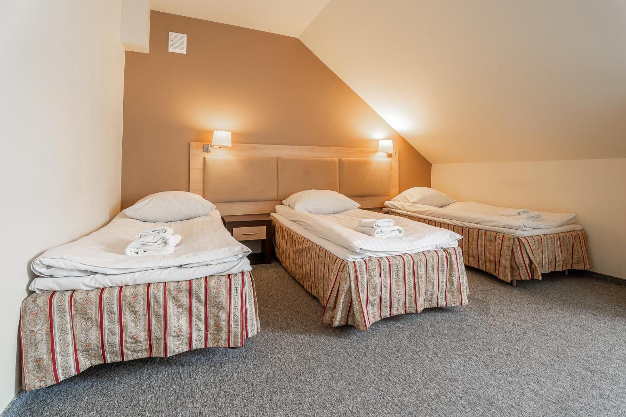 Hotel Cztery Pory Roku Głogów Małopolski Kültér fotó